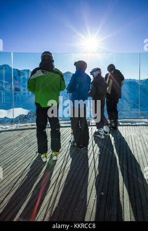 Autriche, Tyrol, Pitztal, mittelberg, domaine skiable du glacier de pitztal, l'altitude, la montagne ferienwohnungen hillbrand brunnenkogel 3440 mètres, sommet de l'hiver, les visiteurs Banque D'Images