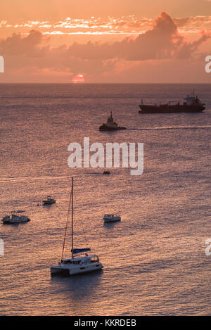 Pays-bas, Saint Eustache, Oranjestad Oranjestad, bay view avec des pétroliers, crépuscule Banque D'Images