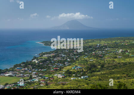 Saint Kitts et Nevis, St Kitts,., de Brimstone Hill, augmentation de la forteresse de Brimstone Hill sur la côte vers l'île de Santo Domingo Banque D'Images