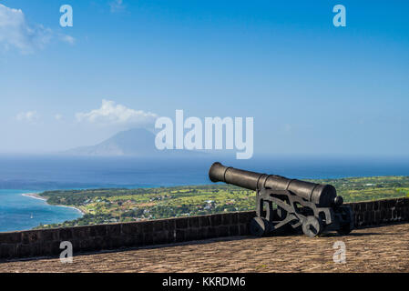 Saint Kitts et Nevis, St Kitts,., de Brimstone Hill, augmentation de la forteresse de Brimstone Hill sur la côte vers l'île de Santo Domingo Banque D'Images