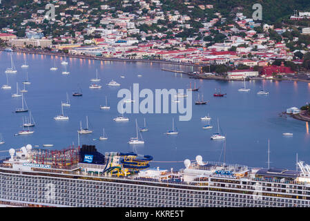 Aux îles Vierges, st. thomas, Charlotte Amalie, havensight cruiseship port à partir de Paradise Point, aube Banque D'Images