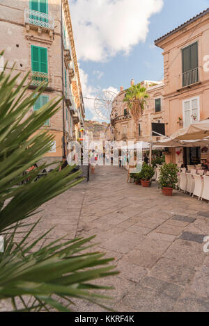 Tropea, province de Vibo Valentia, Calabre, Italie. Rues de Tropea Banque D'Images