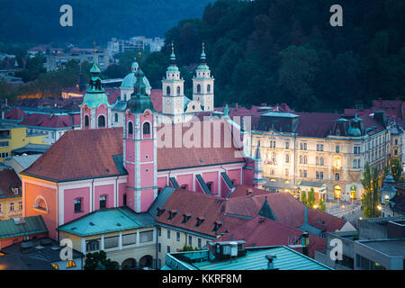 Portrait de Ljubljiana vieille ville, avec l'église franciscaine de l'Annonciation. Ljubljiana, Osrednjeslovenska, la Slovénie. Banque D'Images