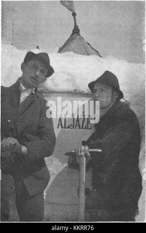 'V snegu vrh Triglava' est une photographie de 1912 montrant le sommet du Triglav en Slovénie, couvert de neige. L'image capture la beauté naturelle époustouflante et le terrain accidenté de l'une des montagnes les plus emblématiques de Slovénie. Banque D'Images
