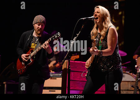 Boca Raton - le 18 janvier : Derek Trucks et Susan Tedeschi de tedeschi trucks band effectue au cours de la sunshine blues festival à l'amphithéâtre mizner park le 18 janvier 2015 à Boca Raton, Floride. Personnes : Derek Trucks et Susan Tedeschi de tedeschi trucks band Banque D'Images