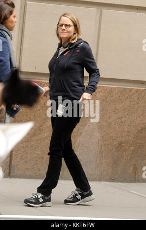 NEW YORK, NY - 22 AVRIL : Jodie Foster filme Jodie Foster's ; Monster's Monster' le 22 avril 2015 à New York. Les gens : Jodie Foster Banque D'Images