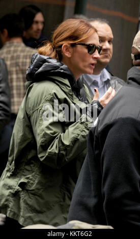 NEW YORK, NY - 22 AVRIL : Julia Roberts filme Jodie Foster ; Monster d'argent le 22 avril 2015 à New York. Les gens : Julia Roberts Banque D'Images