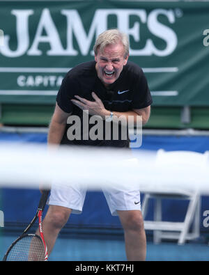 DELRAY BEACH, FL - 04 NOVEMBRE : Steve Doocy participe à la 28e édition annuelle de la Classique de tennis Pro-Celebrity de Chris Evert/Raymond James au Centre de tennis de Delray Beach le 4 novembre 2017 à Delray Beach, en Floride. Personnes : Steve Doocy Banque D'Images