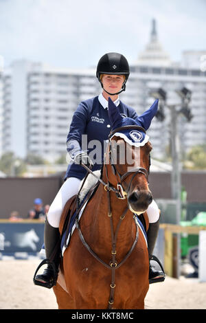 MIAMI BEACH, FL - 15 AVRIL : Jennifer Gates à l'arrêt du Longines Global Champions Tour à Miami Beach - finale de la Ligue mondiale des champions - classe 13 : Miami Beach 2017 CSI5* 1.55/1.60m. Le gagnant était Kent Farrington (USA), Martin Fuchs (CH) et Lauren Hough (USA). Aussi, mais n'a pas fait la finale a été Georgina Bloomberg, Jessica Rae Springsteen et Jennifer Gates le 15 avril 2017 à Miami Beach, Floride. Personnes : Jennifer Gates Banque D'Images