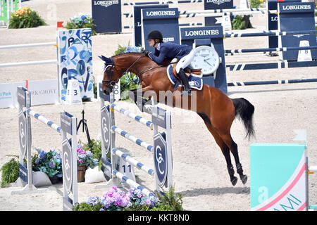 MIAMI BEACH, FL - 15 AVRIL : Jennifer Gates à l'arrêt du Longines Global Champions Tour à Miami Beach - finale de la Ligue mondiale des champions - classe 13 : Miami Beach 2017 CSI5* 1.55/1.60m. Le gagnant était Kent Farrington (USA), Martin Fuchs (CH) et Lauren Hough (USA). Aussi, mais n'a pas fait la finale a été Georgina Bloomberg, Jessica Rae Springsteen et Jennifer Gates le 15 avril 2017 à Miami Beach, Floride. Personnes : Jennifer Gates Banque D'Images