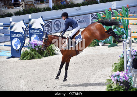 MIAMI BEACH, FL - 15 AVRIL : Jennifer Gates à l'arrêt du Longines Global Champions Tour à Miami Beach - finale de la Ligue mondiale des champions - classe 13 : Miami Beach 2017 CSI5* 1.55/1.60m. Le gagnant était Kent Farrington (USA), Martin Fuchs (CH) et Lauren Hough (USA). Aussi, mais n'a pas fait la finale a été Georgina Bloomberg, Jessica Rae Springsteen et Jennifer Gates le 15 avril 2017 à Miami Beach, Floride. Personnes : Jennifer Gates Banque D'Images