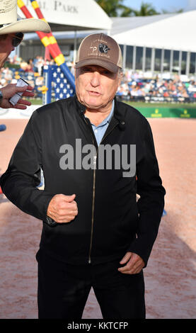 WELLINGTON, FL - MARS 25 : LUMIÈRES NOCTURNES DU SAMEDI : $500 000 ROLEX GRAND PRIX CSI5. L'acteur Robert Duvall et les stars de l'émission de télévision West Texas Investors Club (Mike 'Rooster' McConaughey & Wayne 'Butch' Gilliam) assistent au Winter Equestrian Festival (WEF), le plus grand événement équestre de chasseur/sauteur au monde, qui s'est tenu au Palm Beach International Equestrian Center le 25 mars, 2017 à Wellington, Floride. Personnes : Robert Duvall transmission Réf : FLXX doit appeler si intéressé Michael Storms Storms Groupe des médias Inc. 305-632-3400 - Cell 305-513-5783 - Fax MikeStorm@ao Banque D'Images