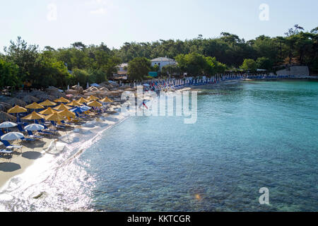 Vue de la plage d'Aliki à thasos sur le côté Banque D'Images