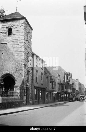 Burgate et tour de l'église Sainte-Marie-Madeleine à Canterbury, Angleterre, Royaume-Uni (8022601341) Banque D'Images