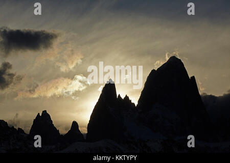 Coucher de soleil sur le Mont Fitz Roy, Parque Nacional Los Glaciares (zone du patrimoine mondial), Patagonie, Argentine, Amérique du Sud Banque D'Images