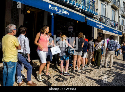 Les gens de Pasteis de Belem , plus célèbre Pâtisserie de Belem, Lisbonne district Banque D'Images