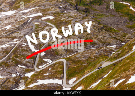 Le nibbevegen Road jusqu'à la montagne dalsnibba, Norvège Banque D'Images