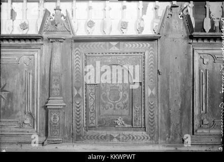 Photographie de Brahekyrkan (église de Brahe), numéro d'enregistrement KMB 16000200090874, située en Suède. Construite au XVIIe siècle, cette église présente une structure scandinave traditionnelle en bois, avec un extérieur blanchi à la chaux et une grande flèche. Son style architectural mélange des éléments baroques et scandinaves traditionnels, avec un accent sur la simplicité et la fonctionnalité. L'église reste un lieu de culte actif et un point de repère culturel. Banque D'Images