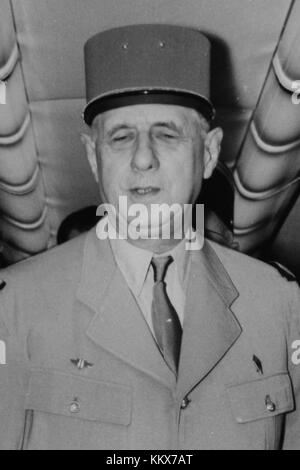 Une image recadrée de Charles de Gaulle, chef militaire et président français, surtout connu pour son rôle pendant la seconde Guerre mondiale et sa direction des Forces françaises libres. Il fut plus tard une figure éminente de la politique française. Banque D'Images