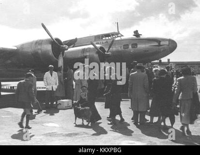 Le terme Flying Fortress fait référence à une classe de bombardiers américains, en particulier les B-17, largement utilisés pendant la IIe Guerre mondiale. Connus pour leur durabilité et leurs capacités défensives, ces bombardiers ont joué un rôle central dans l'effort de guerre allié. Banque D'Images