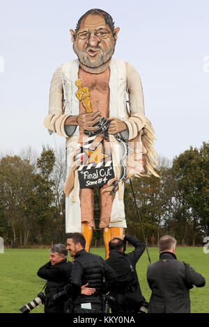 La Edenbridge Bonfire Society révèle son gars célèbre avant sa célèbre soirée de feu de joie. Cette année, une effigie de disgrâce le producteur de films Harvey Weinstein sera brûlée lors de la célébration du samedi 4 novembre. Avec la participation des artistes : Harvey Weinstein où : Edenbridge, Royaume-Uni quand : 01 Nov 2017 crédit : David Sims/WENN.com Banque D'Images