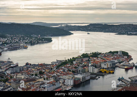 Aeral vue sur ville colorée Bergen, Norvège Banque D'Images