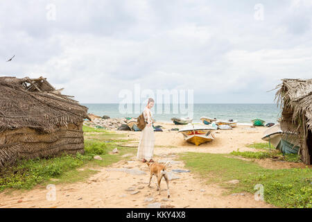 Visiter le vieux village de pêcheurs de Talawila, Sri Lanka, Asie Banque D'Images