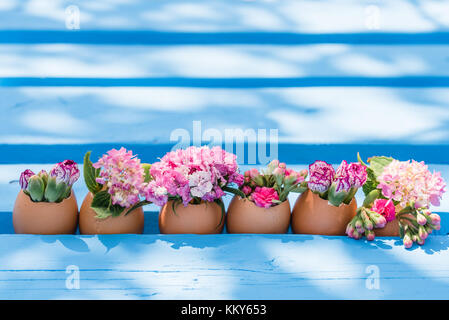 Décorée de fleurs en coquilles, still life easter Banque D'Images