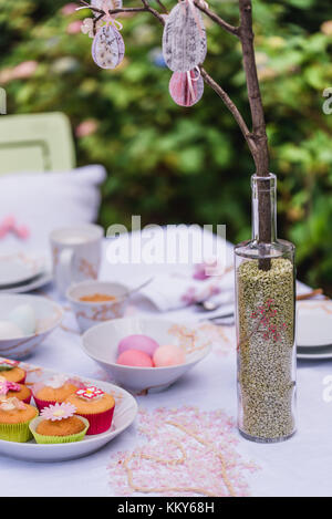 Petit-déjeuner de Pâques dans le jardin, Pâques vie encore Banque D'Images