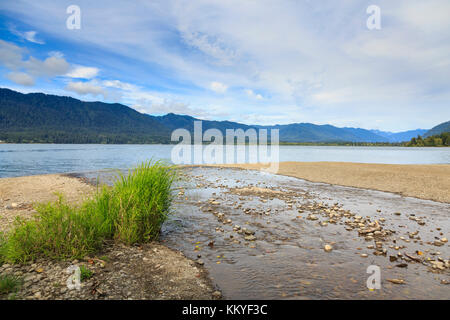 Quinault Lake et la vallée glaciaire creusée, Olympic National Park, Washington, USA Banque D'Images