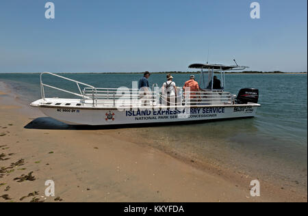 Nc00994-00...Caroline du Nord - les visiteurs laissant shackleford banks sur l'île en ferry express Cape Lookout National Seashore. Banque D'Images