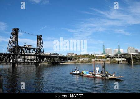 Pont sur la rivière Willamette à Portland Oregon USA KATHY DEWITT Banque D'Images