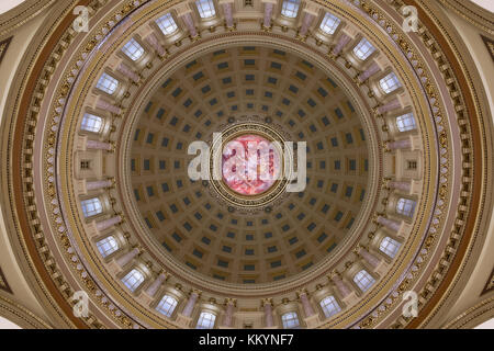 Dôme intérieur de l'étage de la rotonde du Capitole de l'État du Wisconsin à Madison, Wisconsin Banque D'Images