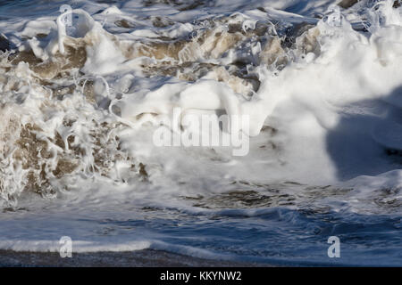 Les vagues et ondulations vagues marines Banque D'Images