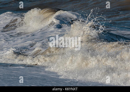 Les vagues et ondulations vagues marines Banque D'Images