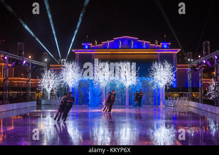 Spectacle traditionnel de Noël sur glace à Liseberg à Göteborg. Le marché de Noël du parc d'attractions de Liseberg est une tradition annuelle. Banque D'Images