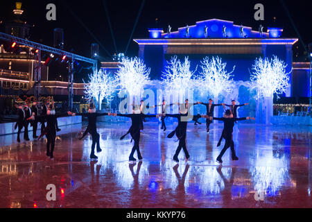 Spectacle traditionnel de Noël sur glace à Liseberg à Göteborg. Le marché de Noël du parc d'attractions de Liseberg est une tradition annuelle. Banque D'Images