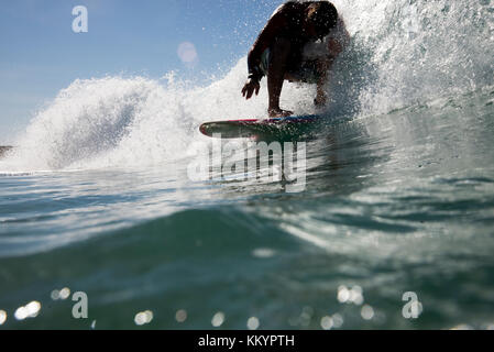 Serfist sur une vague, El cotillo, Fuerteventura, îles canaries Banque D'Images