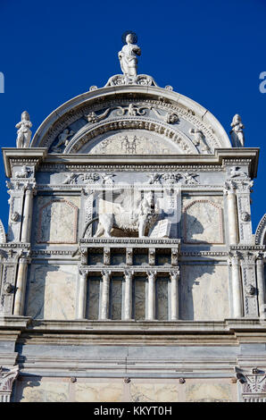 Scuola Grande di S Marco, Principale, façade sud, l'architecte Pietro Lombardo, cette façade réalisée par Mauro Codussi, détail d'une partie de la façade principale Banque D'Images