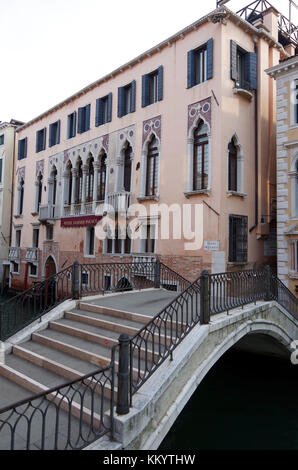 Palazzo Zorzi Liassidi, Hôtel Liassidi Palace, vu de Ponte de l'Osmarin,Venise, Italie, construit du 15e siècle, est le canal Rio de S Lorenzo, CS25/3405 Banque D'Images