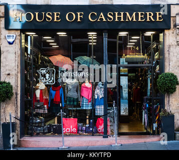 House of Cashmere shop sur Royal Mile dans la vieille ville d'Édimbourg une boutique de tricots touristique typique à Édimbourg, en Écosse, au Royaume-Uni. Banque D'Images
