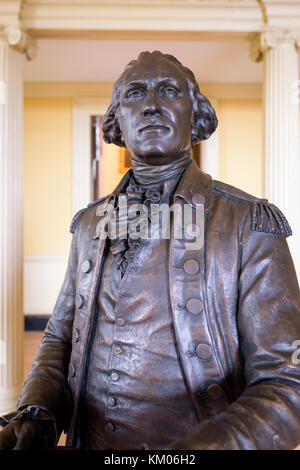 Une statue de bronze grandeur nature le Général George Washington, le premier président des États-Unis d'Amérique se trouve dans le Maryland State House, Annapol Banque D'Images