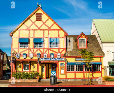 Restaurant dans un bâtiment de style danois colorés à Solvang, Californie, États-Unis Banque D'Images