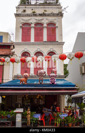 Restaurant l'architecture typique, Temple Street, Chinatown, Singapour Banque D'Images