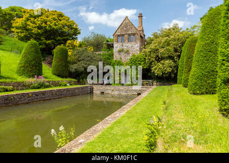 La Piscine Jardin ci-dessous Mapperton House - le manoir accueil du Comte de Sandwich nr Beaminster, Dorset, England, UK Banque D'Images