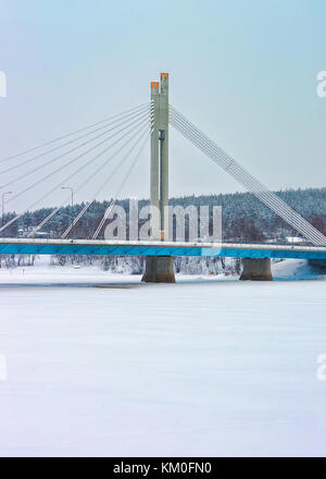 Pont de bougie en hiver rovaniemi, Laponie, Finlande Banque D'Images