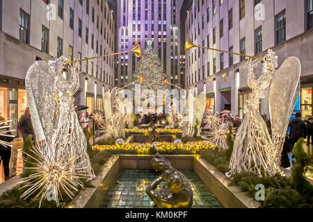 Arbre de Noël au Rockefeller Center de Manhattan, New York City Banque D'Images