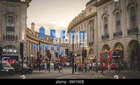 Londres, UK - juillet 2017. Vue de la rue Regent de Piccadilly Circus. Le format paysage. Banque D'Images