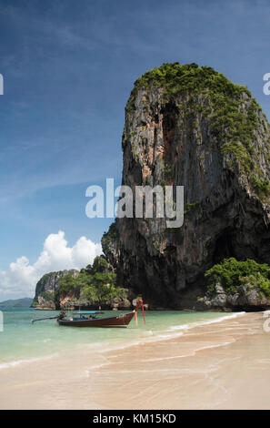 Plage de Ao Phra Nang Railay Bay, la Thaïlande sur la mer d'Andaman Banque D'Images