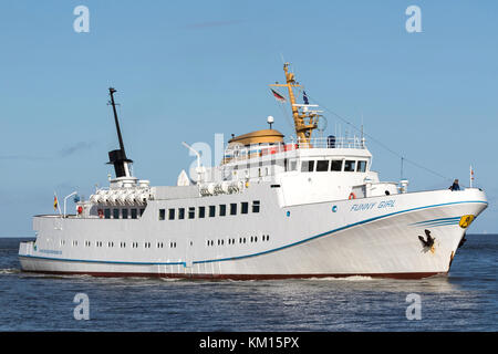 Bateau à vapeur touristique Funny Girl, propriété de cassen eils, la plus ancienne compagnie de transport offrant le transport vers l'île de Helgoland. Banque D'Images